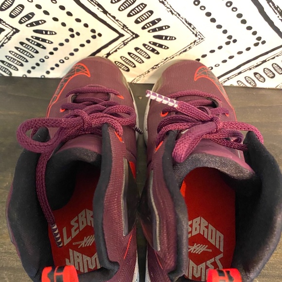 Nike LeBron XIII size 6Y - Picture 7 of 7